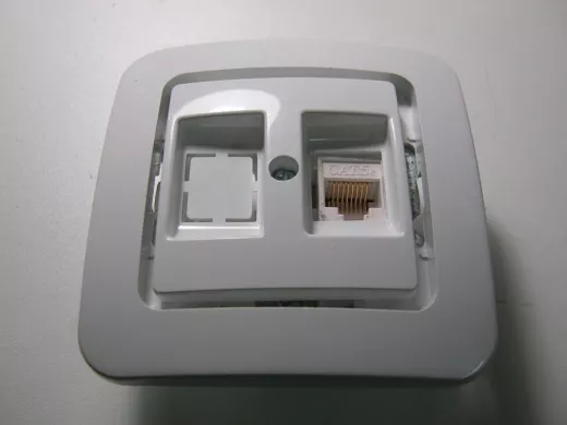 MAKEL Lillium бел б/вст  роз гнездо+ комп CAT 5 71035